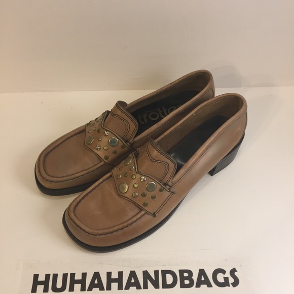 Trotters Tan studded Classic Loafers Size 8.5N - Picture 7 of 8
